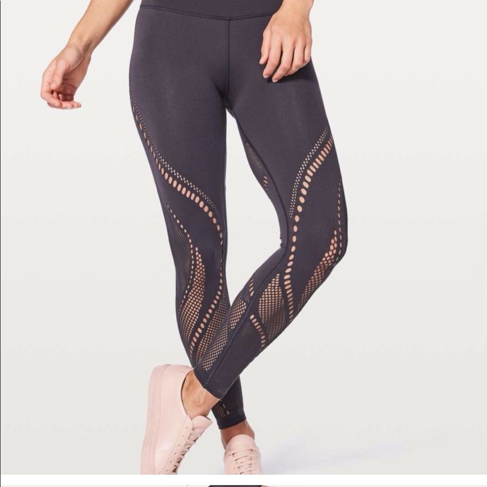 Lululemon reveal tight precision 25” in boysenberry size 6 worn a few times